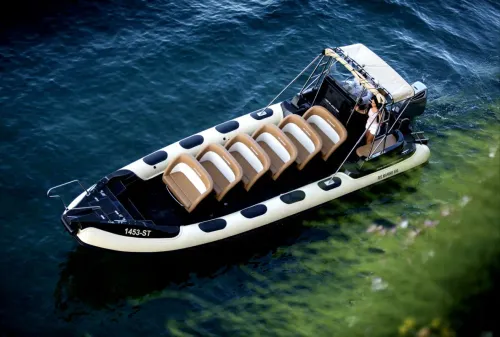 Aerial view of the boat showing seating layout