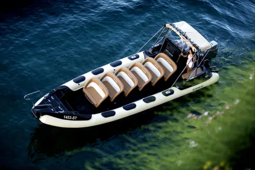 Aerial view of the boat showing seating layout