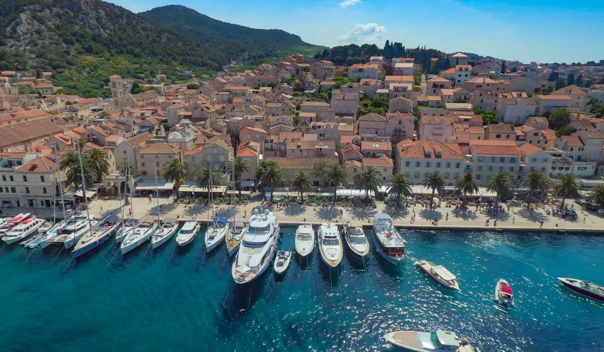 Full-Day Speedboat Tour to Hvar and Pakleni Islands