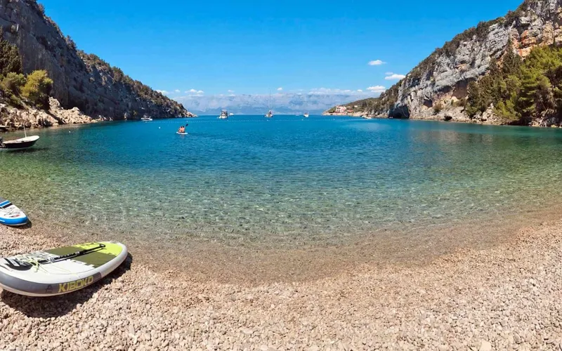 5 skrivenih plaža do kojih možete doći samo brodom iz Brela
